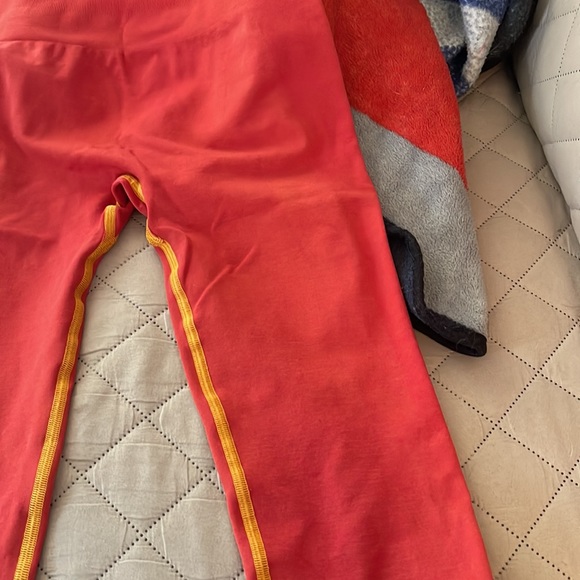 Small alphalete amplify originally golden hour. I dyed them reddish pink - Picture 6 of 10